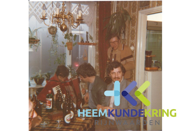 Carnaval 1979 Klaproosstraat na hetstraatversieren Coll. Lamers - Hendriks